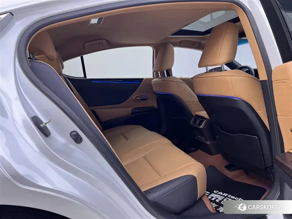 Lexus ES id 4576385 из Китая 15