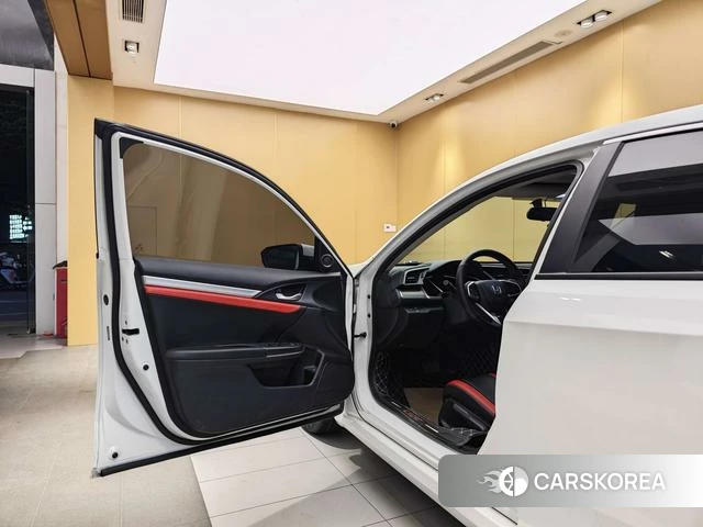 Honda Civic id 4220907 из Китая 15