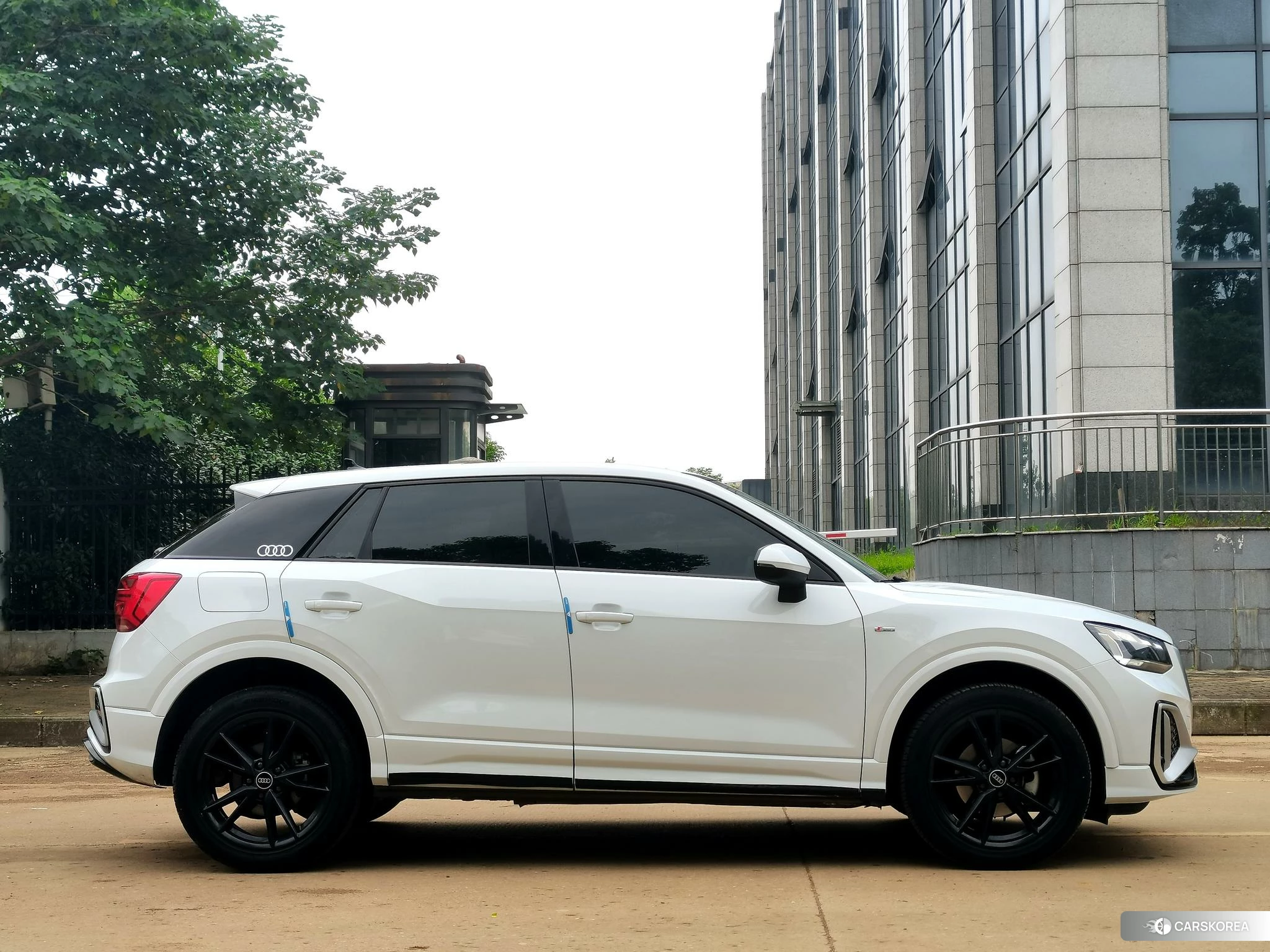 Audi Q2L id 4473383 из Китая 15