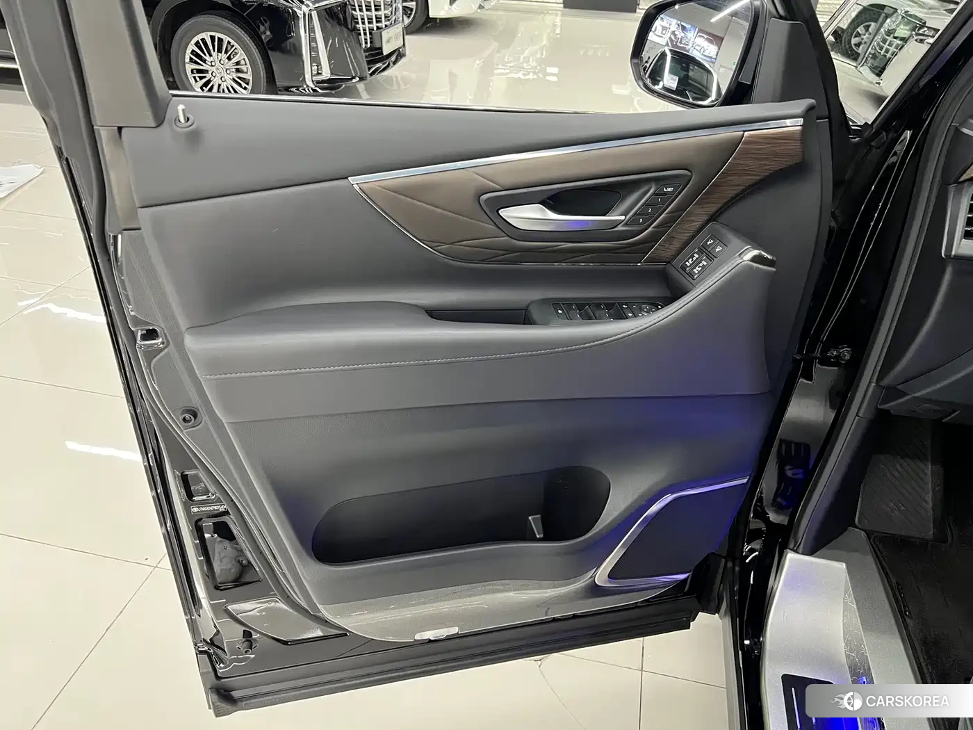 Toyota Elfa id 4606841 из Китая 15
