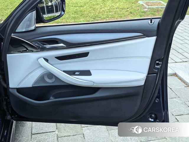BMW M5 id 3908725 из Китая 15