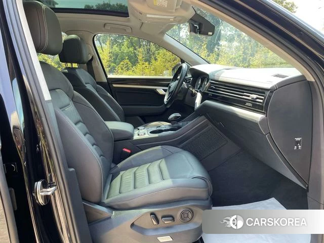 Volkswagen Touareg id 4276678 из Китая 15