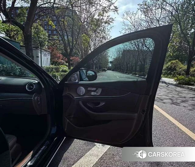 Mercedes-Benz E-class id 4366009 из Китая 15
