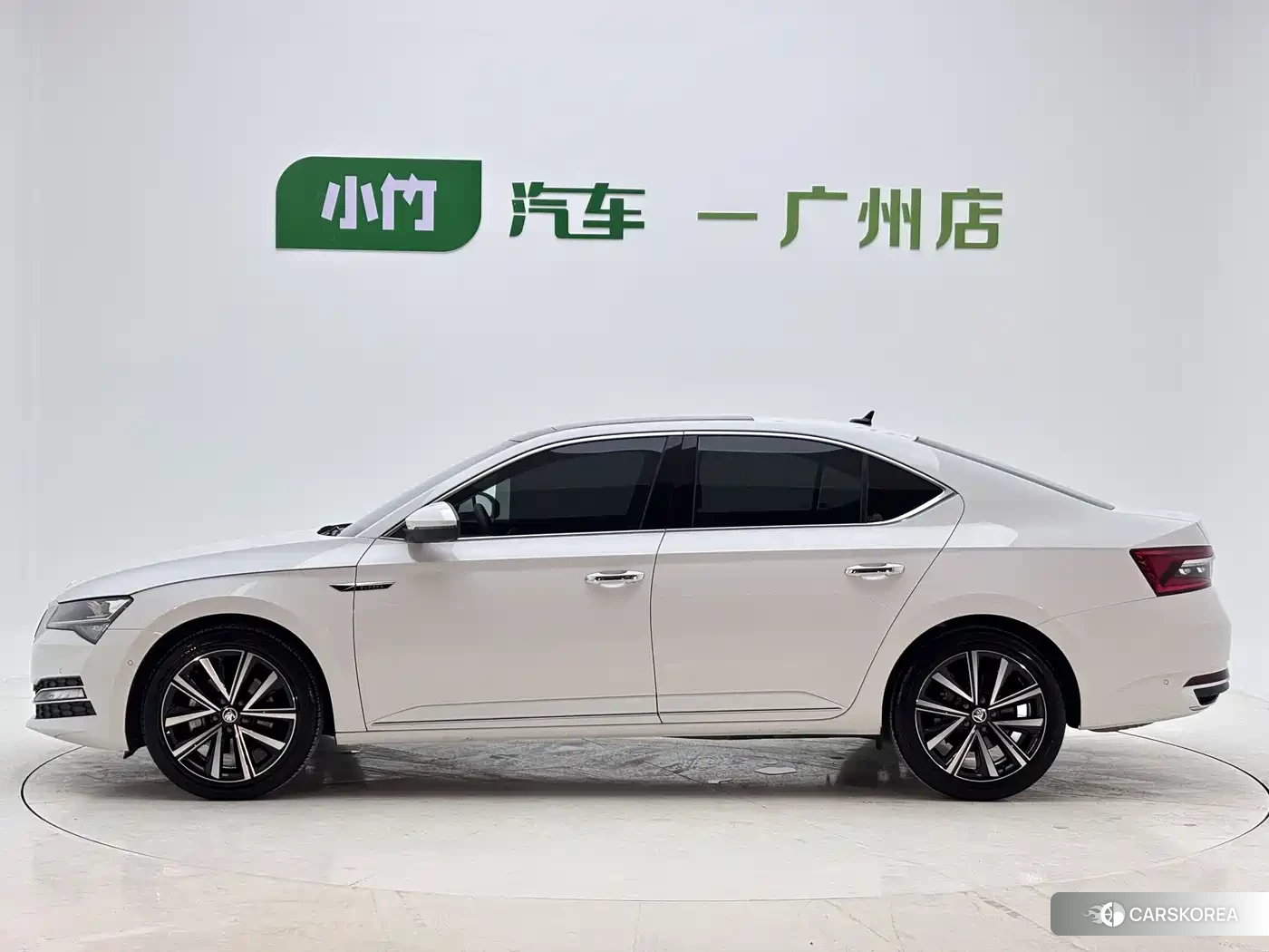 Skoda Superb id 4601761 из Китая 15