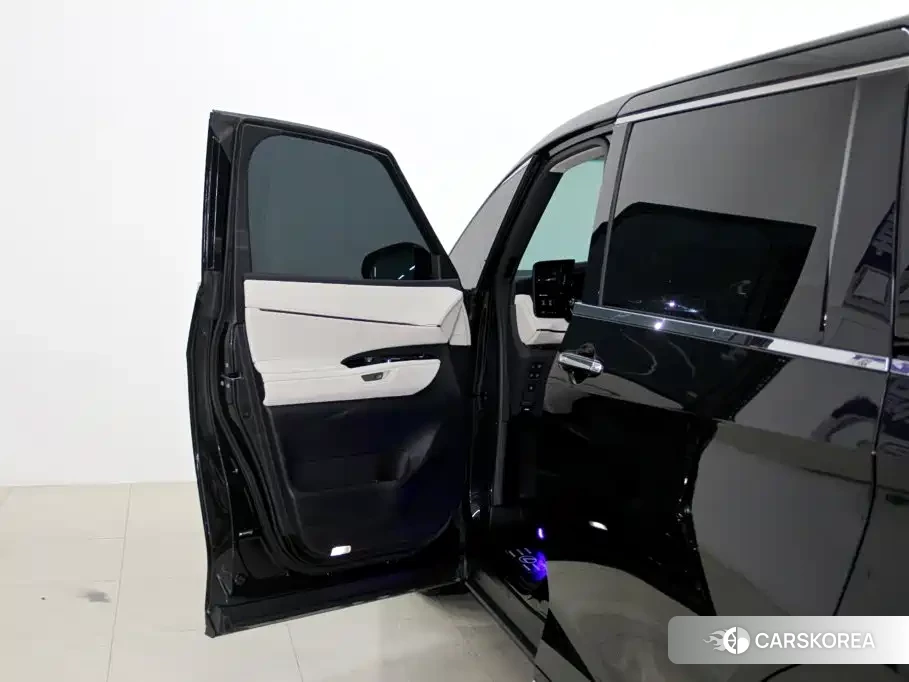 Lexus LM id 4654456 из Китая 15