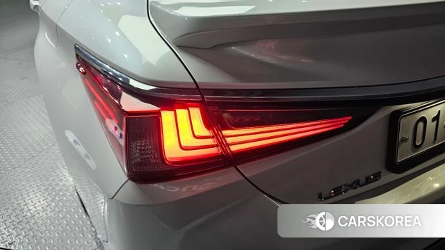 Lexus ES300h 7th generation id 4424604 из Кореи 15