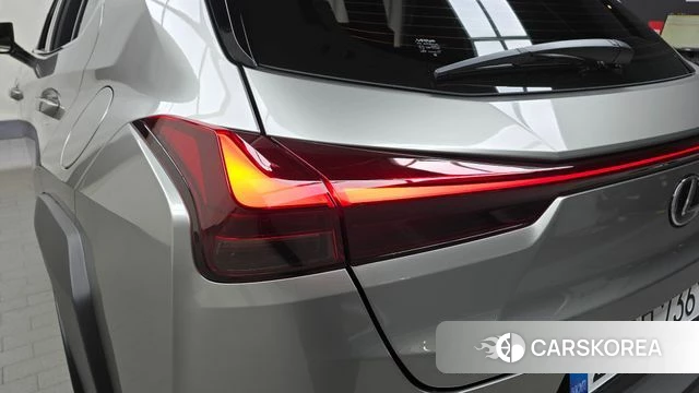 Lexus UX300h id 4354044 из Кореи 15