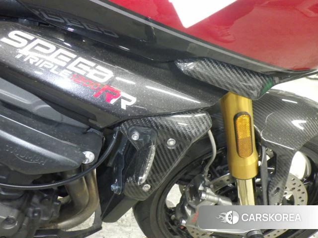 Triumph SPEED TRIPLE 1200 RR id 3946664 из Японии 15