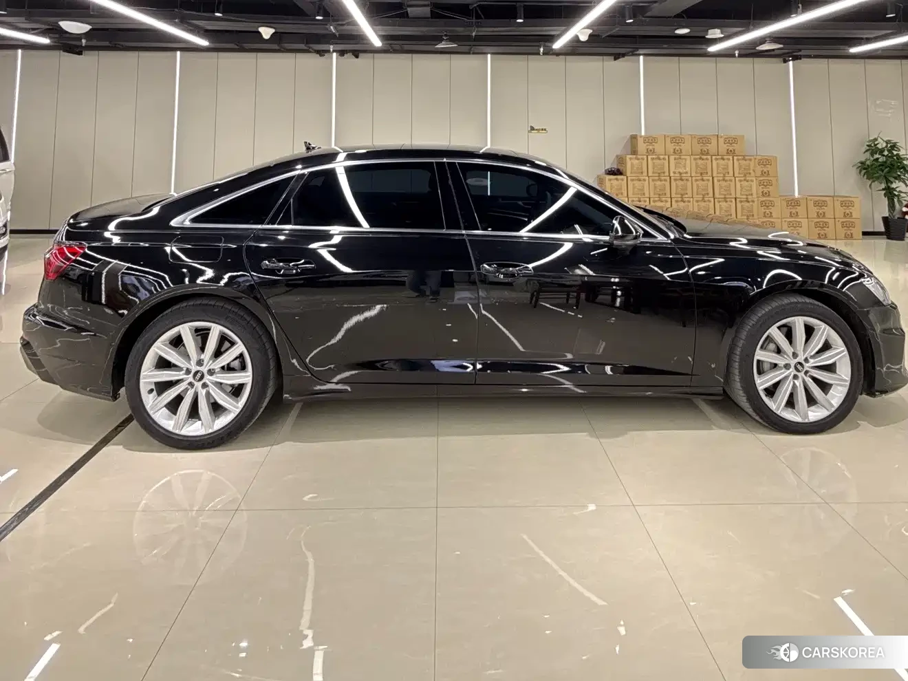 Audi A6L id 4545873 из Китая 15