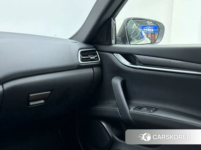 Maserati Ghibli id 4216355 из Китая 15