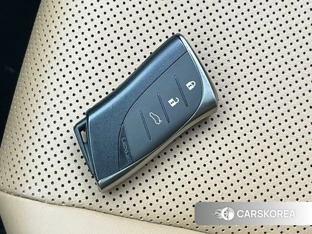 Lexus ES id 4274714 из Китая 15