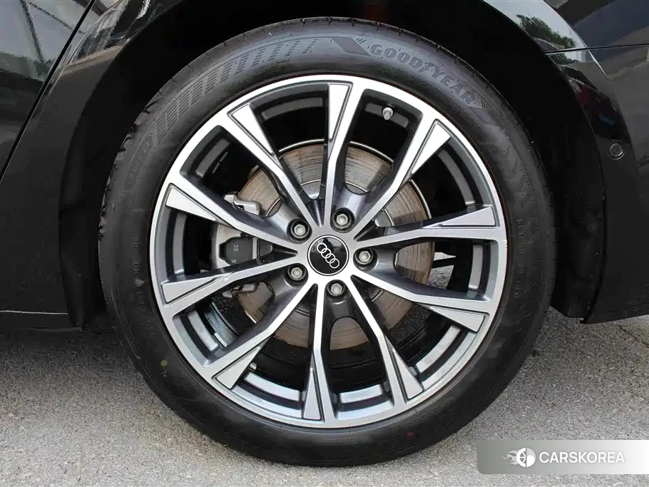 Audi A6L id 4601138 из Китая 15
