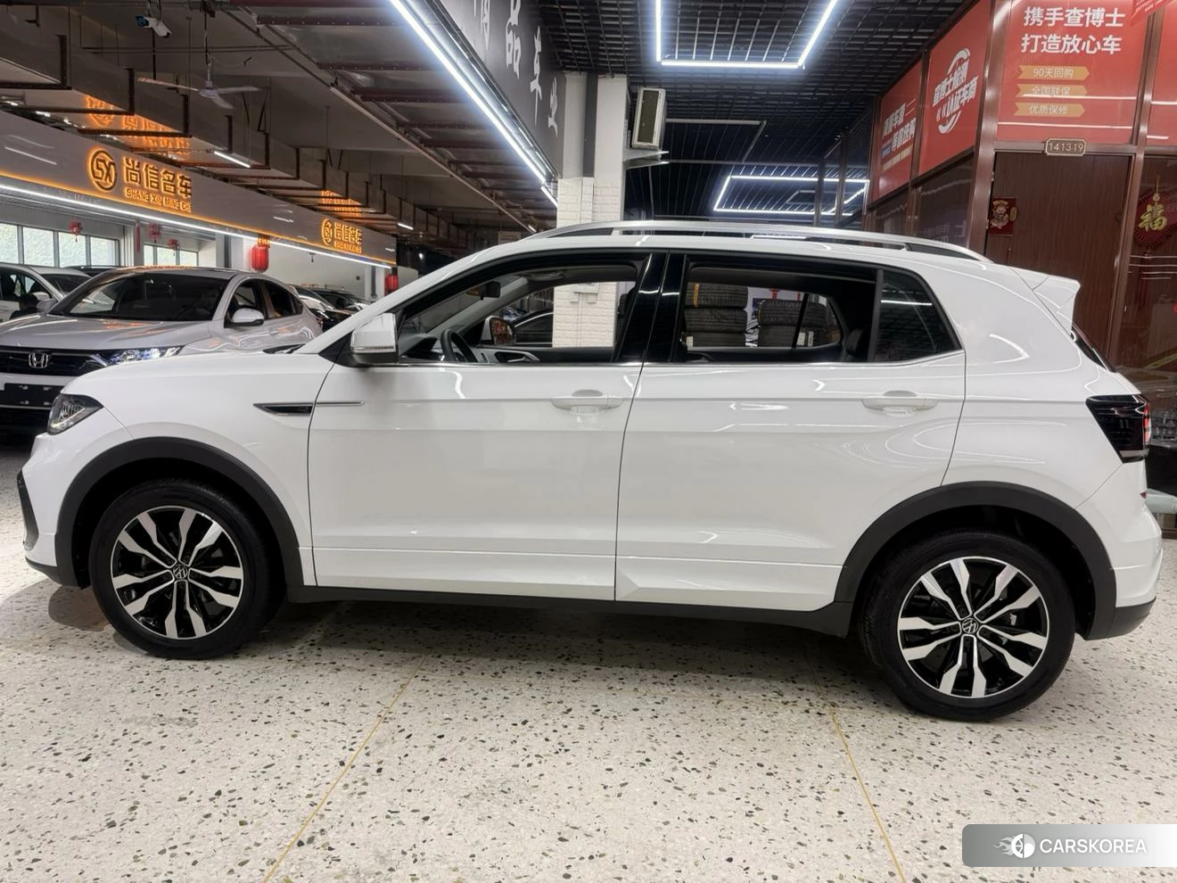 Volkswagen Exploring the shadow id 4493105 из Китая 15