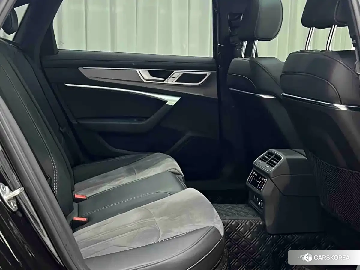 Audi A6L id 4559803 из Китая 15