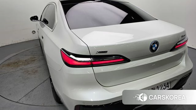 BMW 7 Series (G70) id 4248559 из Кореи 15