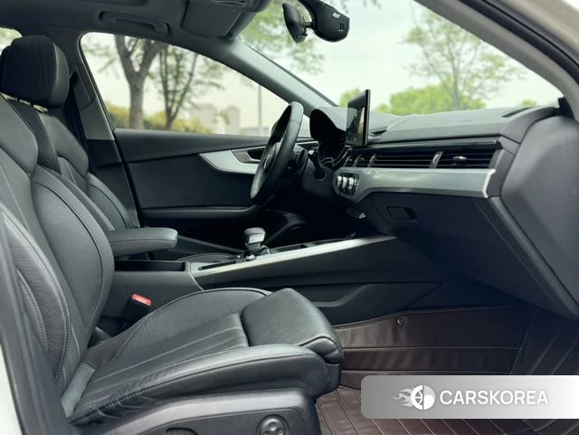 Audi A4L id 4260592 из Китая 15