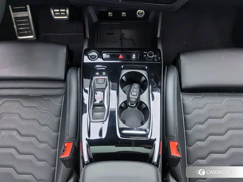 Audi Q6L id 4599505 из Китая 15