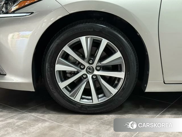 Lexus ES id 4273980 из Китая 15