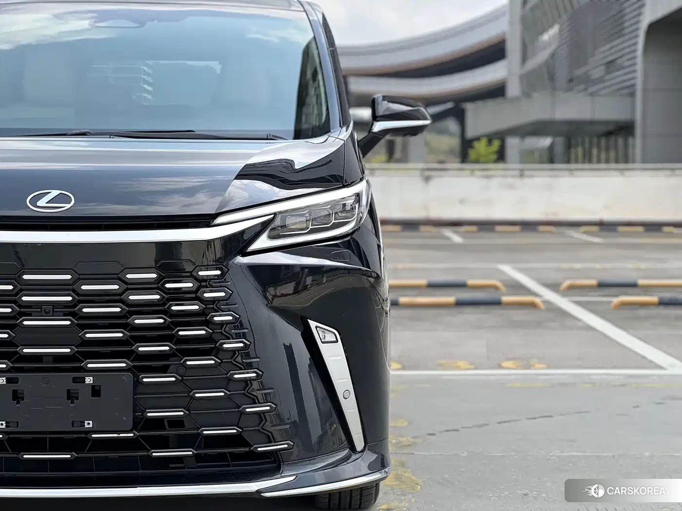 Lexus LM id 4600514 из Китая 15