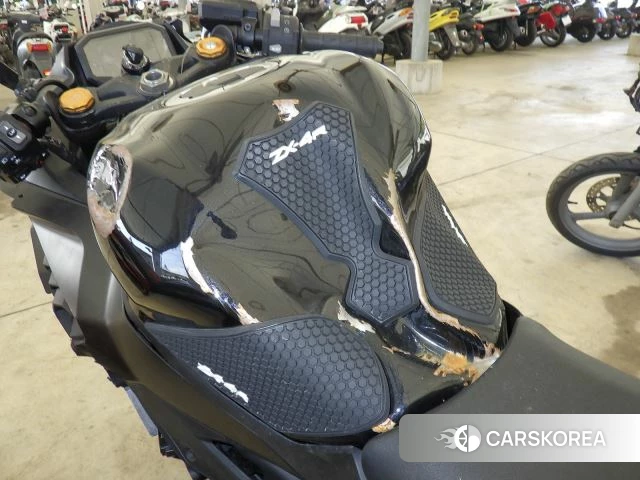 Kawasaki ZX-4R SE id 3949356 из Японии 15