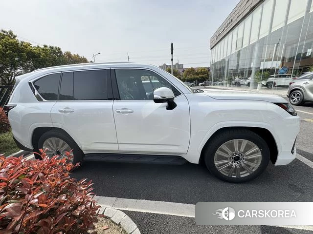 Lexus LX id 4239655 из Китая 15