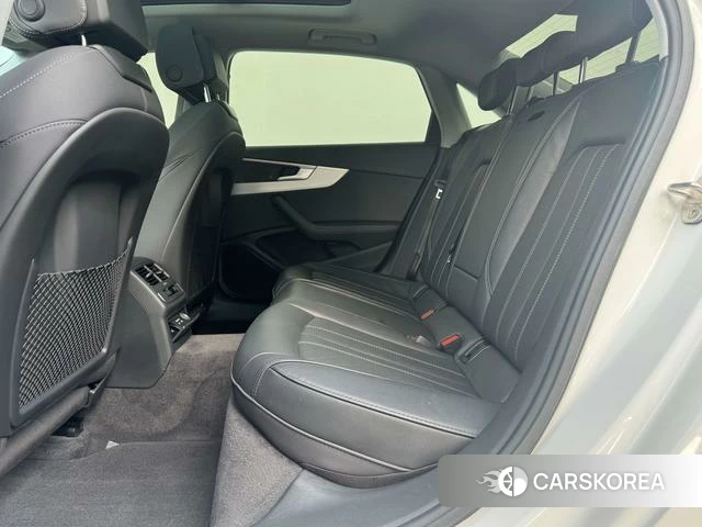 Audi A4L id 4297805 из Китая 15