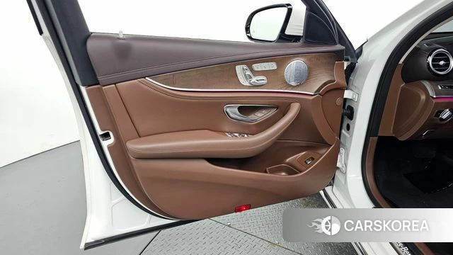 Mercedes-Benz E-Class W213 id 4595701 из Кореи 16