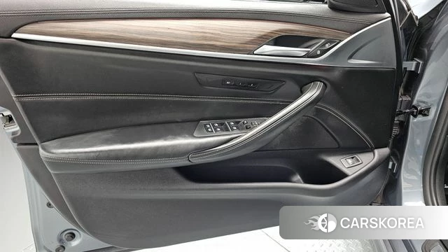 BMW 5 Series (G30) id 4417421 из Кореи 16