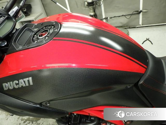 Ducati DIAVEL CARBON id 4205871 из Японии 16