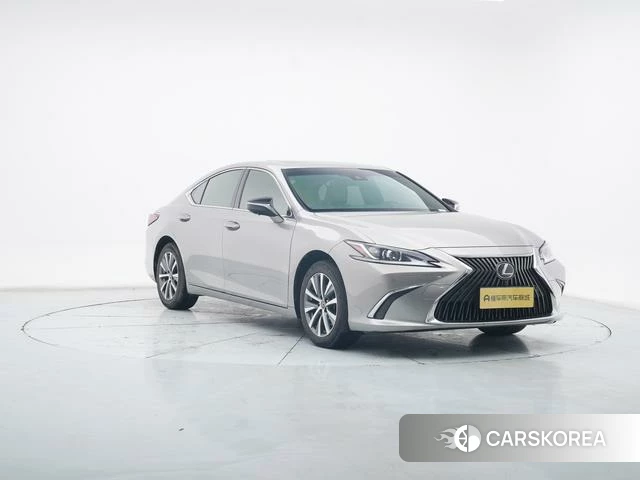 Lexus ES id 4274714 из Китая 16