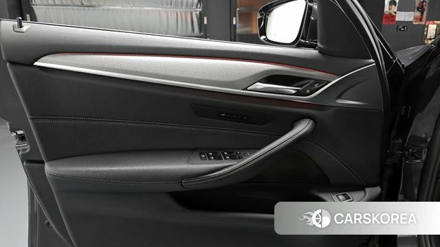 BMW 5 Series (G30) id 4246236 из Кореи 16