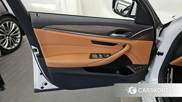 BMW 5 Series (G30) id 4435032 из Кореи 16