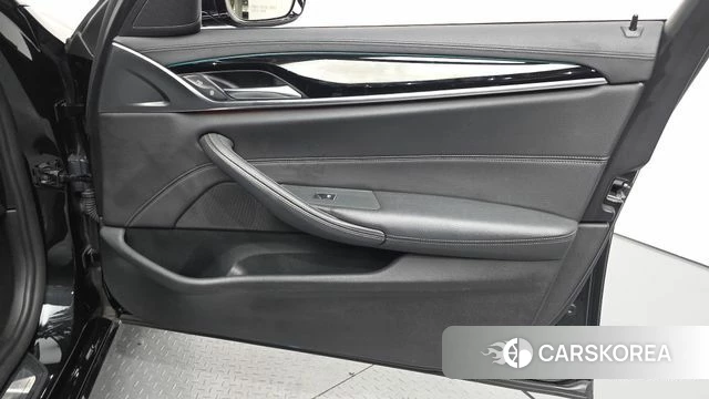 BMW 5 Series (G30) id 4626196 из Кореи 16