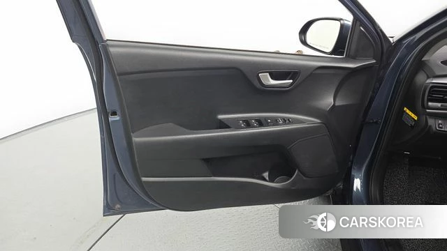Kia Stonic id 4647752 из Кореи 16