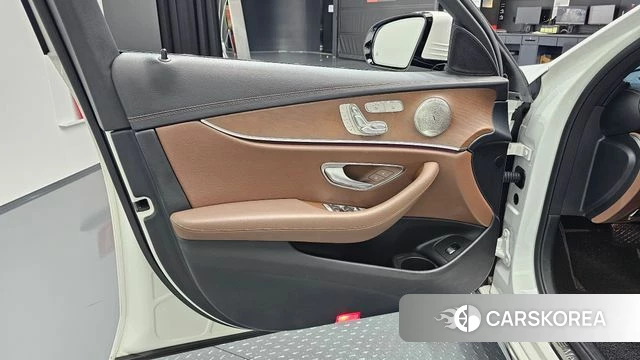 Mercedes-Benz E-Class W213 id 4702630 из Кореи 16