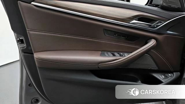 BMW 5 Series (G30) id 4293171 из Кореи 16