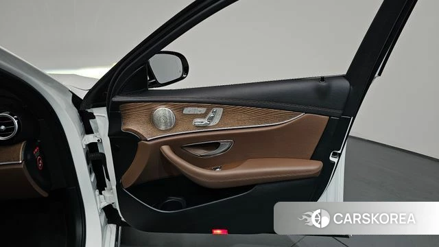 Mercedes-Benz E-Class W213 id 4696339 из Кореи 16