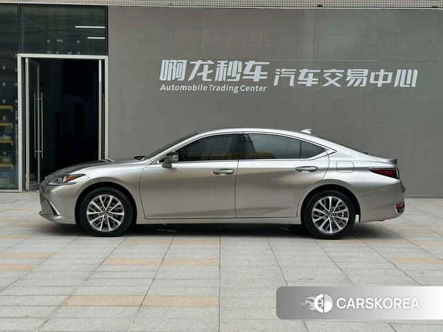 Lexus ES id 4353796 из Китая 16