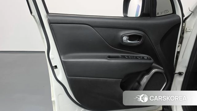 Jeep Renegade id 4525370 из Кореи 16