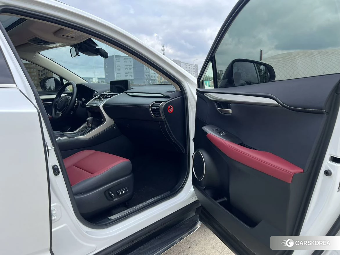 Lexus NX id 4461344 из Китая 16
