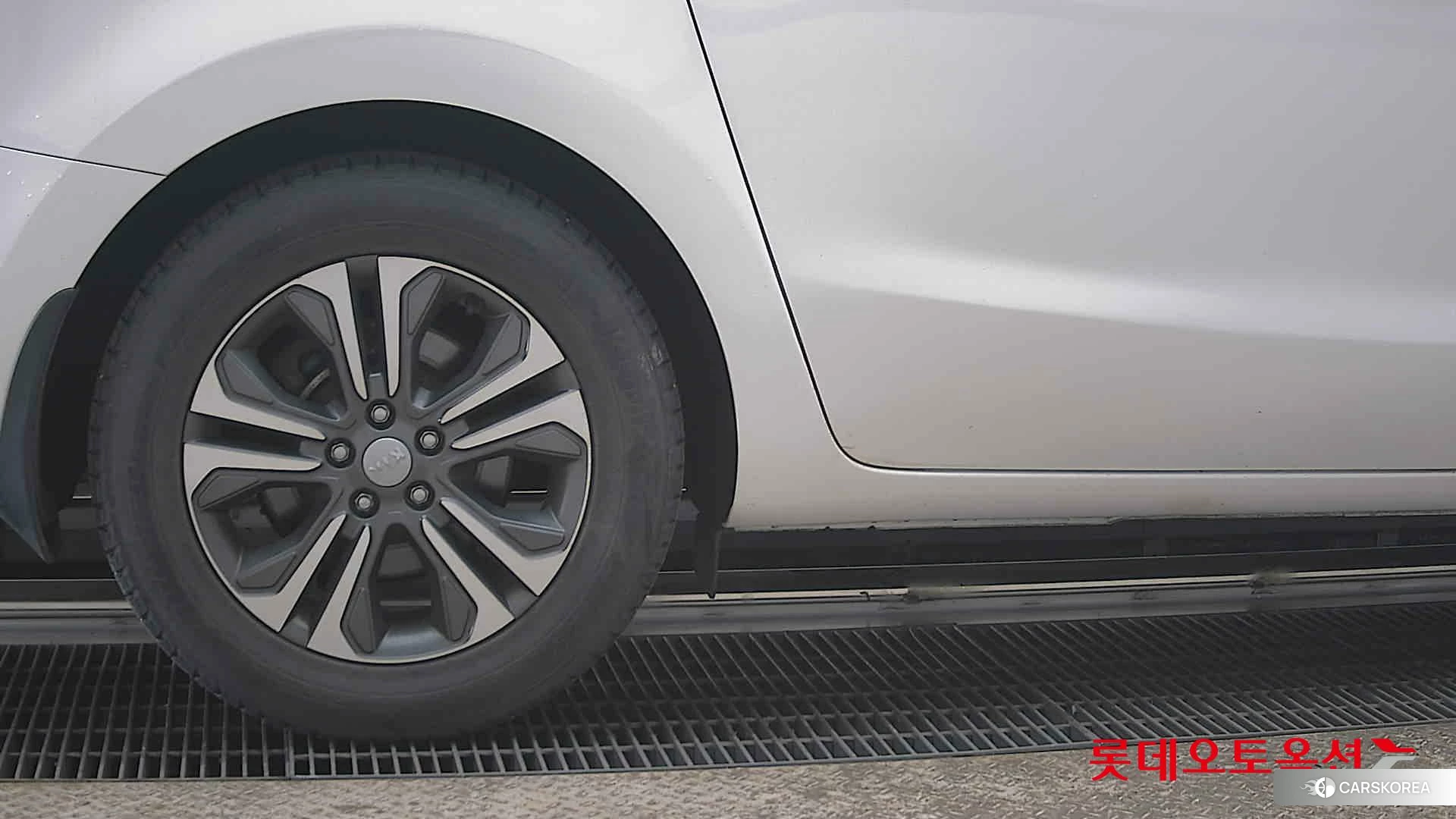 Kia Carnival id 3869441 из Кореи 16