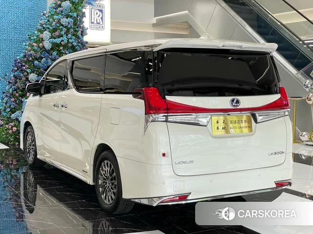 Lexus LM id 4291449 из Китая 16