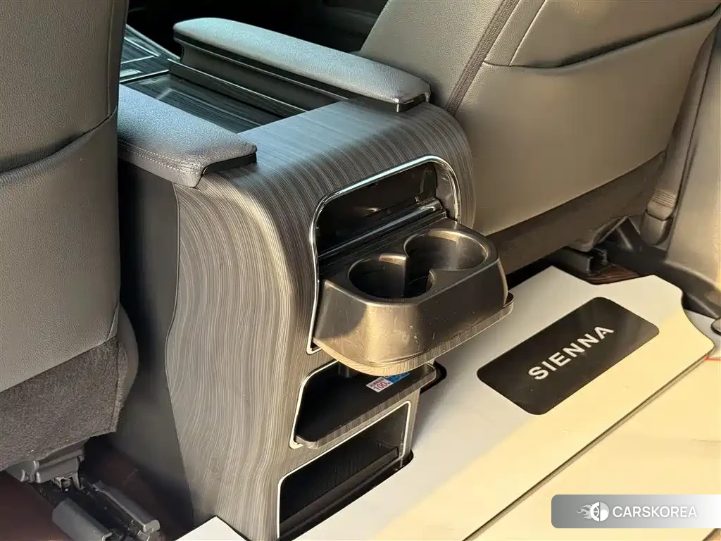 Toyota Sienna id 4653924 из Китая 16