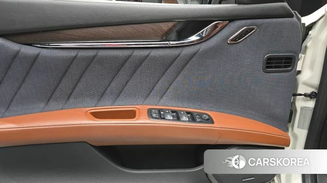 Maserati Quattroporte id 4587380 из Кореи 16