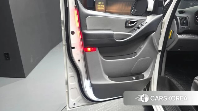 Hyundai The New Grand Starex id 4626246 из Кореи 16