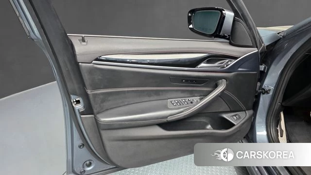 BMW 5 Series (G30) id 4188265 из Кореи 16