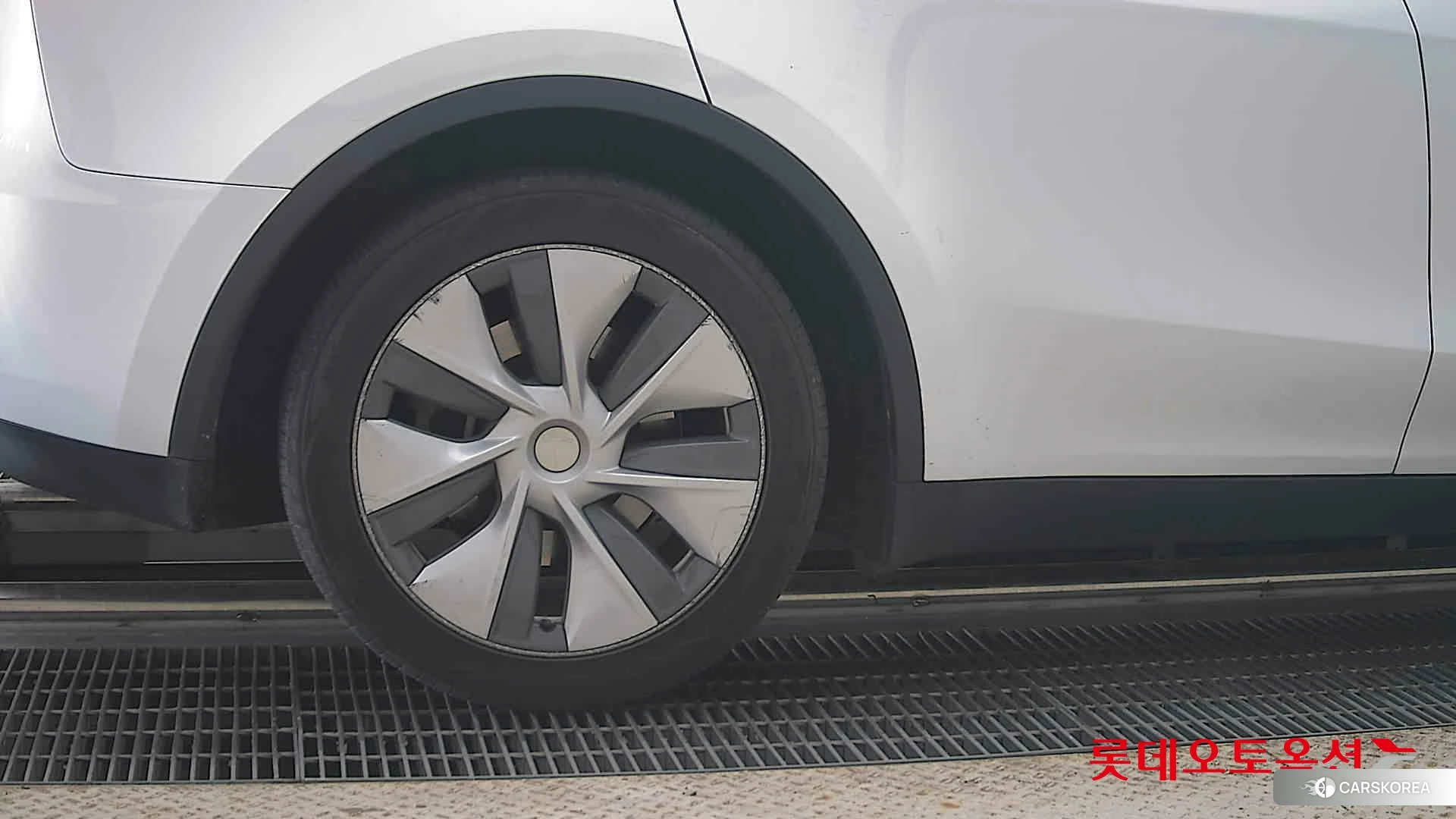 Tesla Model Y RWD id 4909362 из Кореи 16
