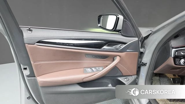 BMW 5 Series (G30) id 4666765 из Кореи 16