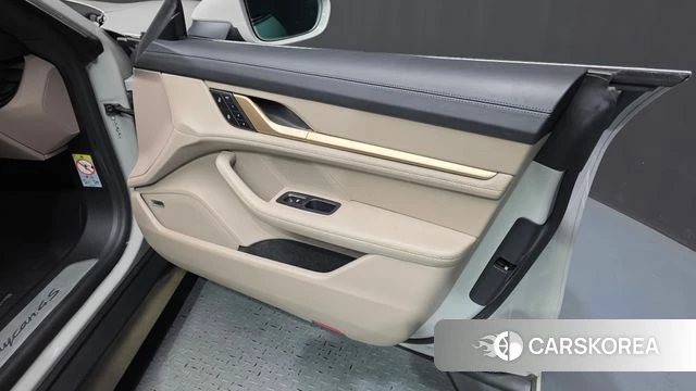 Porsche Taycan id 4201087 из Кореи 16