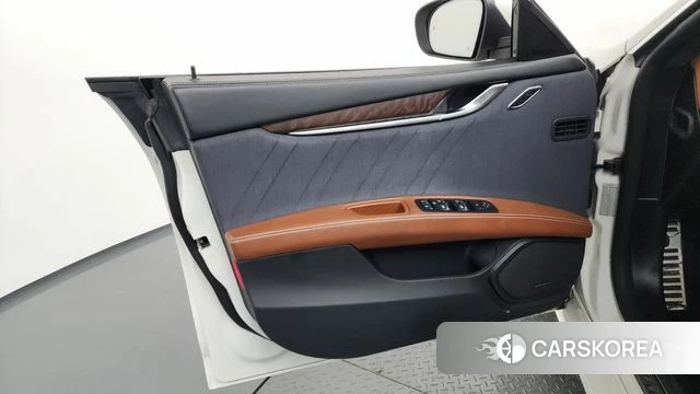 Maserati Ghibli id 4203882 из Кореи 16